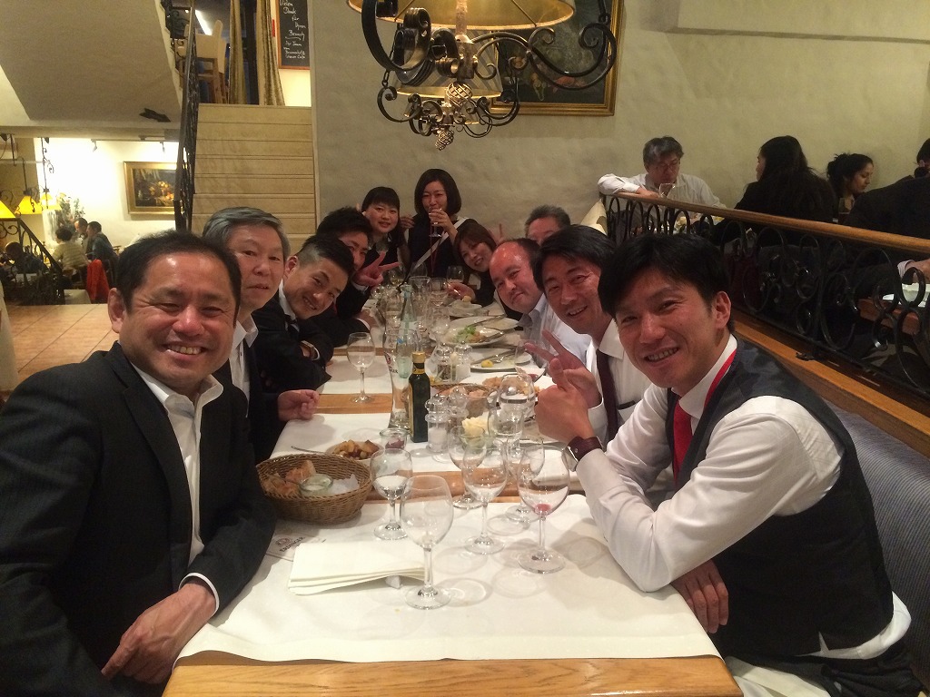 懇親会場面.jpg